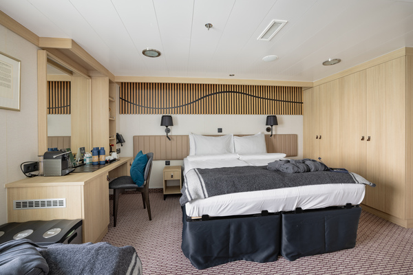 HX Hurtigruten Expeditions MS Fram Expedition Suite Mini Suite 10 ©Espen Mills.jpg